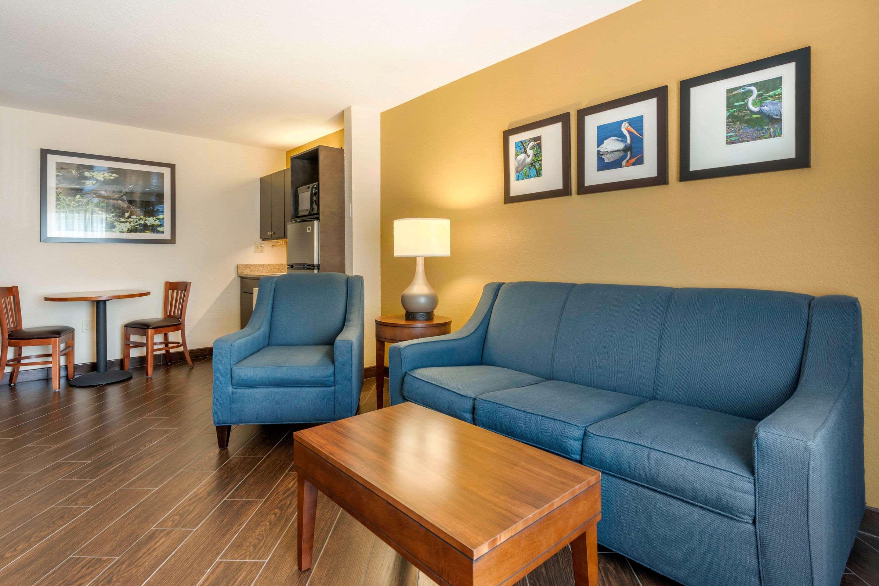 Comfort Lady - The Villages Hotel