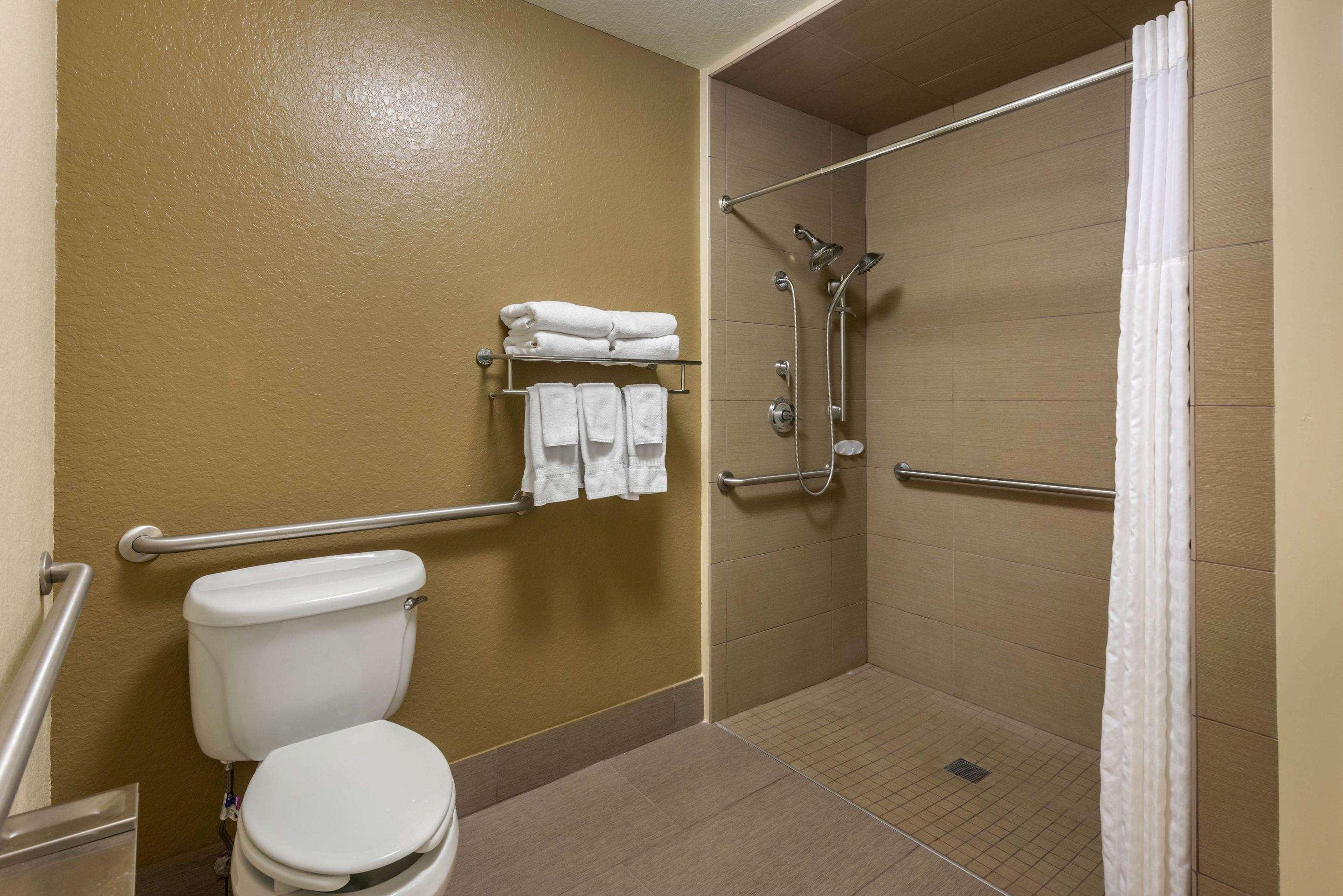 Comfort Lady - The Villages Hotel 3*