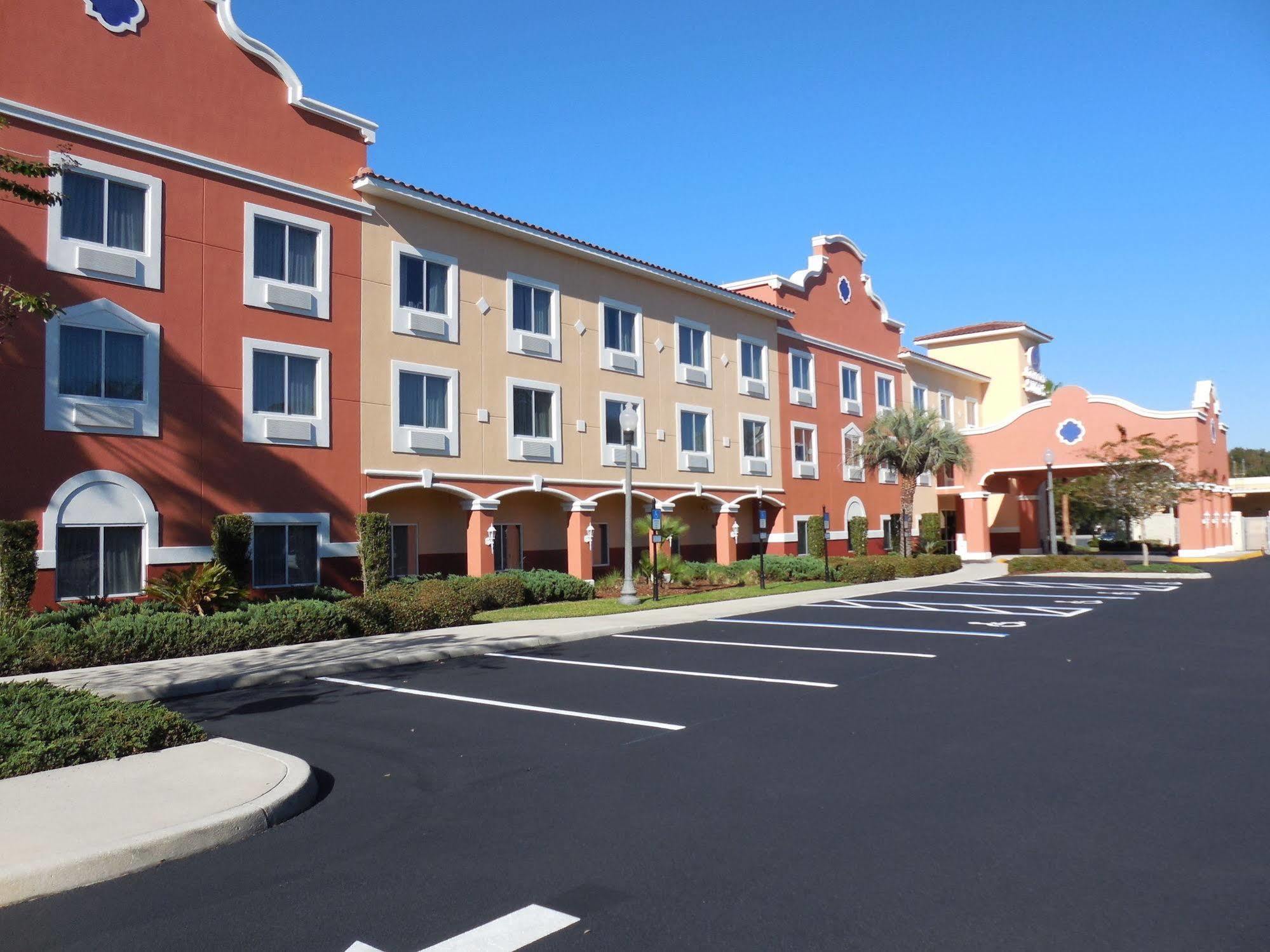 Comfort Lady - The Villages Hotel 3*